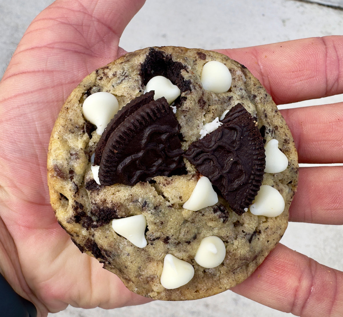 Mini Cookies And Creme (2 oz Gourmet Cookie)